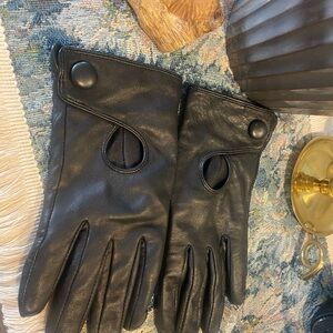 Danier Black Leather Women’s Gloves with Button Detail